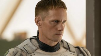 Alexander Skarsgård jako robot-zabójca o kruchym sercu. Ten serial sci-fi wygląda świetnie – są zdjęcia