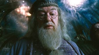 Ten aktor ma zagrać Dumbledore’a w serialu 