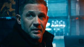 Nowy serial Guya Ritchiego w SkyShowtime. Tom Hardy i Pierce Brosnan walczą o imperium mafijne